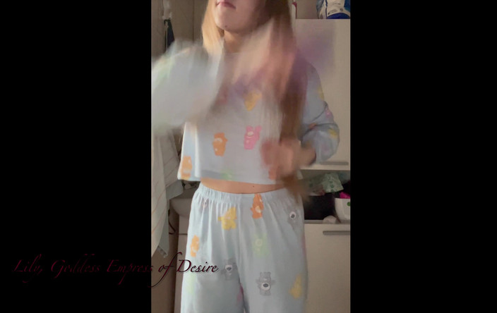 Lily, Goddess of Desire: Perfect Teen Striptease