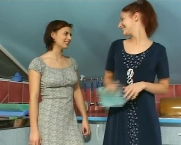 BB Video - Old School: Niemiecka amatorska nastolatka orgia z analem hot babe