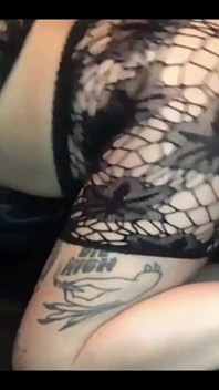 Vultures - Tlustá brunetka s velkým zadkem v síťované kundičce tvrdě ošukaná po twerkingu, sání, rimming a jízda na obličeji