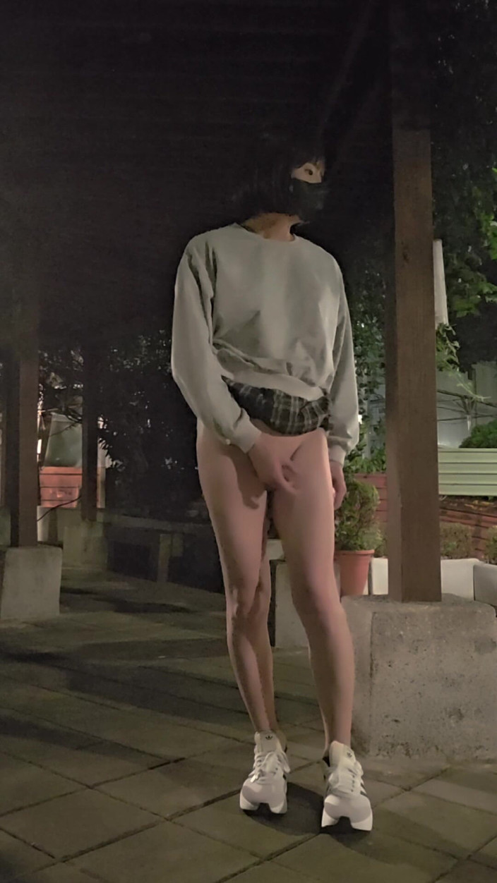 Taiwancdgirl: Vystříkej se mi na kalhotky a pak si je oblékej