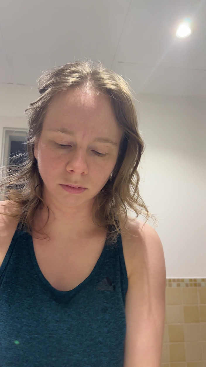 SweetLucy96: 我醒来并立即手淫