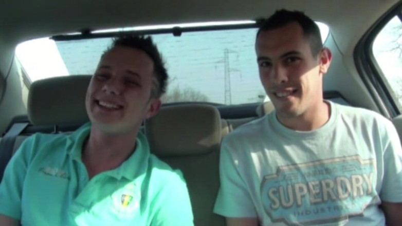 Crunch Boy: Twink scopato in macchina dal suo amico