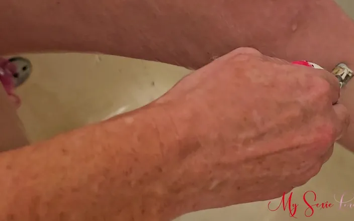 My_Sexie_Lexie: Behind the Scenes Shaving - Amateur in the Shower