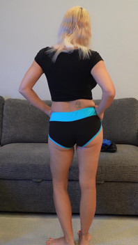 I pantaloncini per il culetto ci prova - MILF Stella