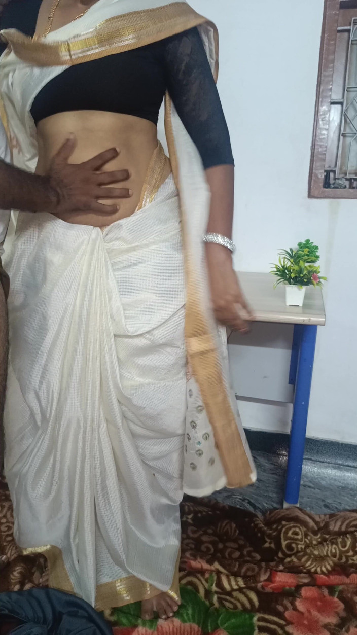 Inba: Malayali tante fickt mit ihrem manager auf dem bürotisch