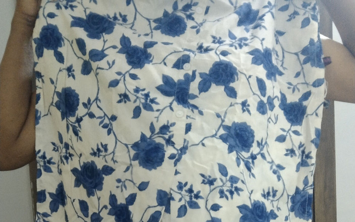 Rose candy: Teta ukazuje prsa uvnitř hotelového pokoje