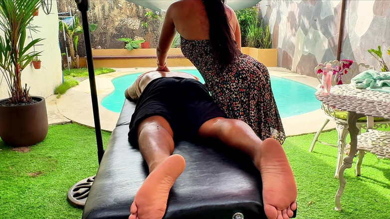 Leyne Rodriguez: Enganada por madrasta tesuda, massagem com final feliz