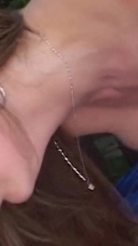 Ce couple adore s’embrasser, mais il chérit aussi ses seins mous et ses palourdes
