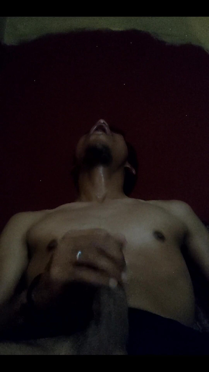 AlexAlejandro13: Une grosse bite éjecte du sperme super délicieux