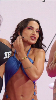 Dvě sexy brazilské milfky mají sex na karneval party.