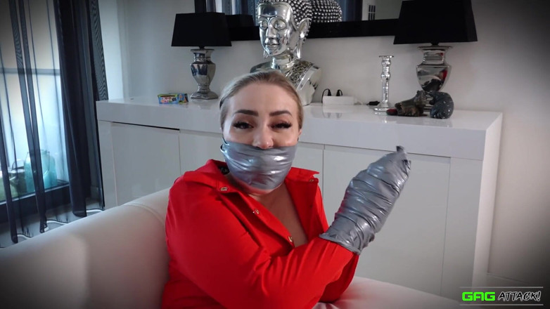 Gag Attack: Aubrey - froschgefickt und mit klebeband geknebelt