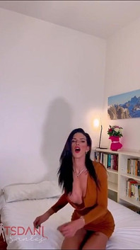 Daniela Santos hace vídeos sensuales y disfruta mucho de Italia.
