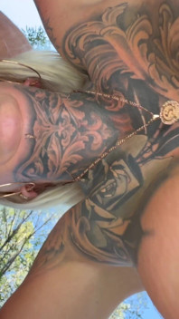 Barbie arrapata tatuata si scopa il mio grosso cazzo enorme pov