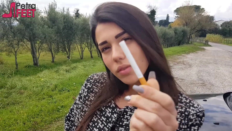 Smokin Fetish: Rokok cerutu seksi di luar ruangan