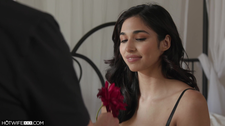HotwifeXXX: Latina Hotwife Reina Rae Is Eager to Open up