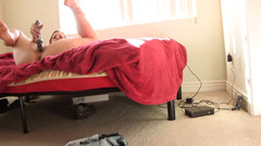Time To Jerk Off: Puta pelirroja acariciando su coño y culo con juguetes