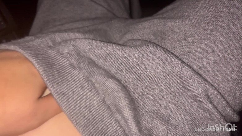 LeBonbonRose: Abang tiri melancap saya di dalam keretanya!