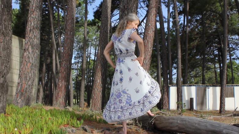 Annabel Miller: Горячий стриптиз Annabel на улице