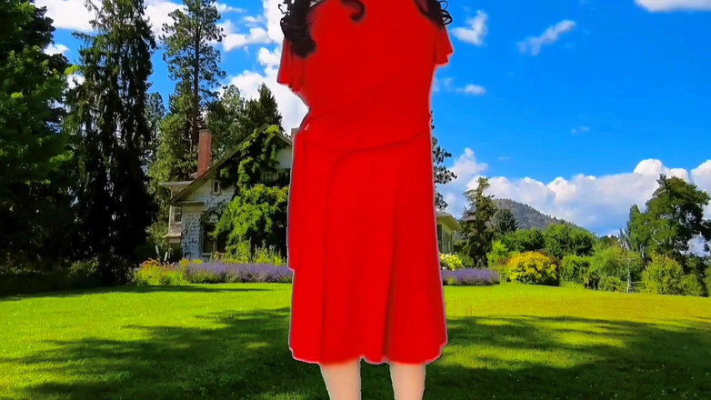 Kitty_Cross: Nádherná Sissy Semaje se při tanci svůdně na jevišti