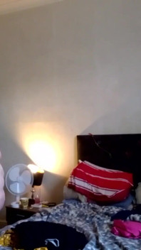 Une BBW SSBBW se déshabille dans sa chambre