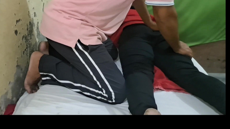 MHM: Tante seksi desi bersenang-senang di ranjang
