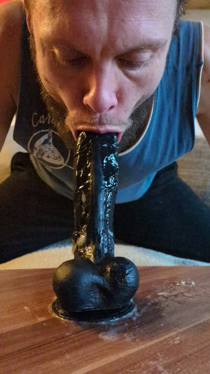 Deepthroat Madness: Velmi nedbalý dildo deepthroat, spousta slin stéká po ptákovi