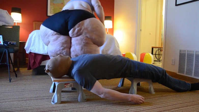 Full Weight Productions: Bobbi Jo crushes him to the brink