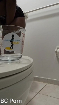 Tengo la mia pipì per tutto il tempo che posso pisciare in un vasetto