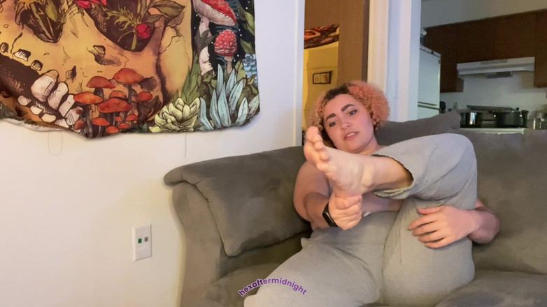 Hex Crimson: 舔我漂亮脚趾上的冰淇淋