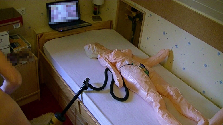 Mark Hannes: Sexdoll Fuck Masturbation