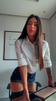 Sexy Secretary Seeks to Please Her Boss