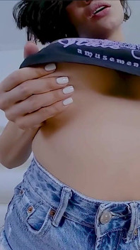 Une latina à gros nichons et au cul magnifique en POV