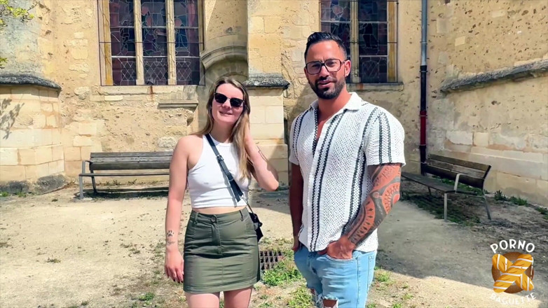 Porno Baguette: Pisică în Mini, blondă superbă, adoră pula tare