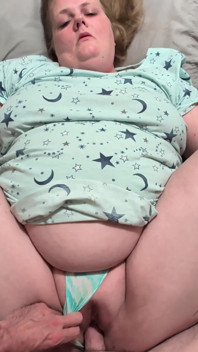Sperma in stiefmoeders slipje en poesje