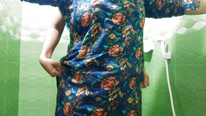 Nadiyabd: Stepsister's Bath Time Ritual Exposed - Du tror inte vad som...