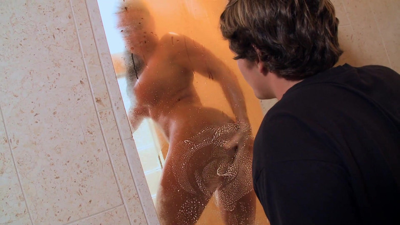Hot Girlz: Bubble butt shower fuck with teen guy