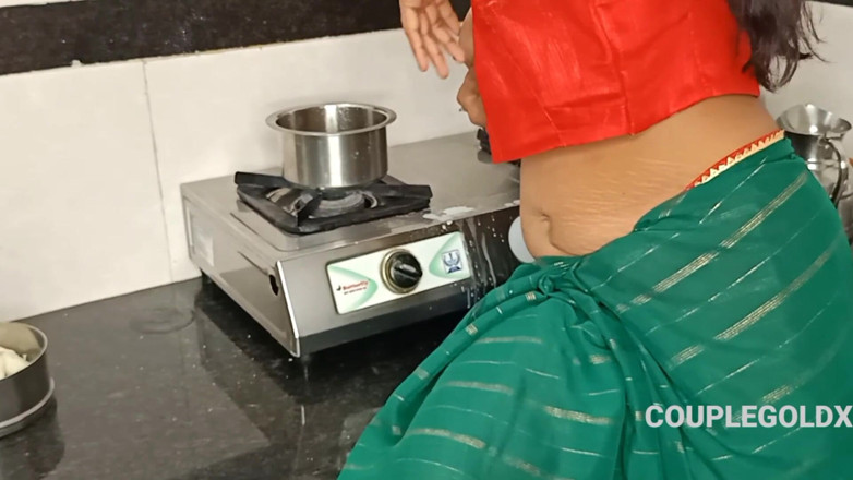 Sexy Komal: Komal fez seu chá de leite e deu para seu...