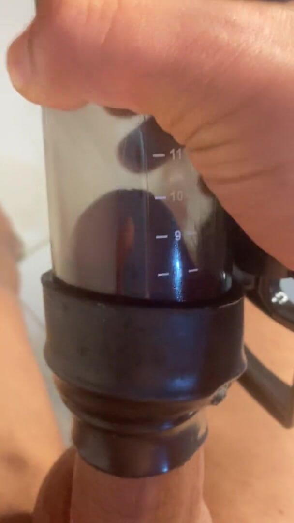 Greedy truck: Exercitând pula mea și lăsând-o cu 22 de centimetri și plin de vene...