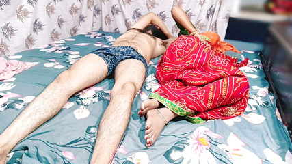 Rakul008: Sexy indická desi vesnice Čerstvě vdaná manželka poprvé s Deverem šuká. Podváděla...