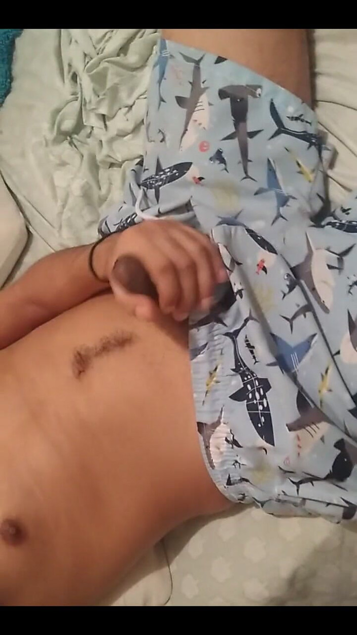 AlexAlejandro13: Kom, ik nodig je uit om mijn bed door te...