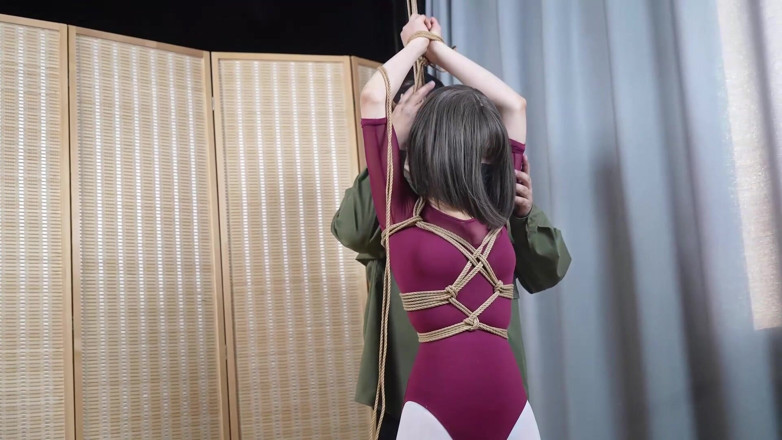 Aisan girl bondage: Xr36-mädchen im tanzkostüm ist bondage