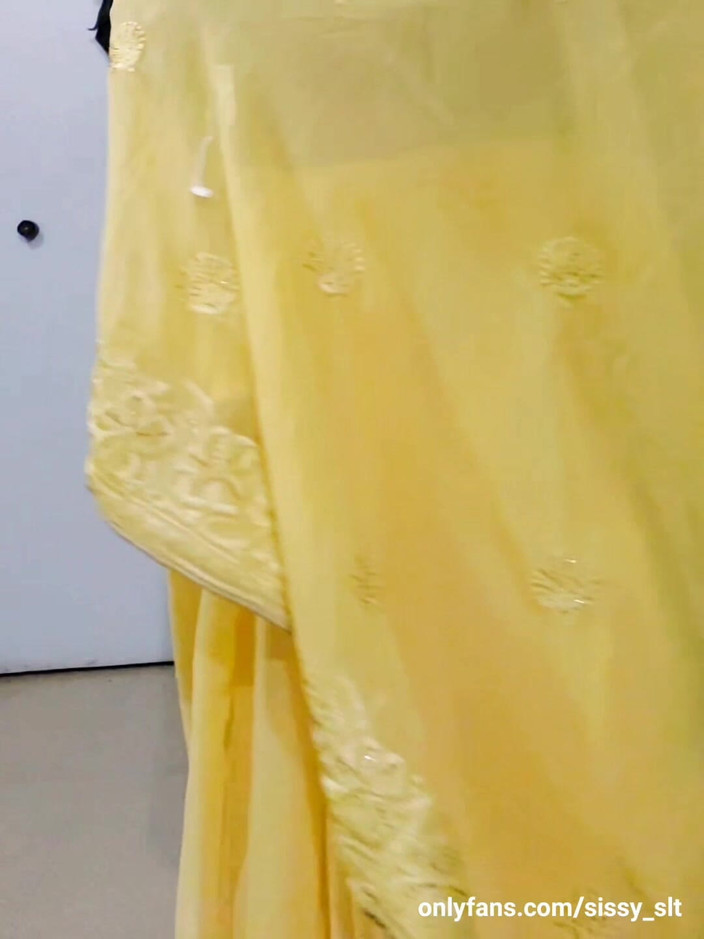 Sissy Slut Simran: Desi Sissy Shemale Noszenie Sari i Strip Złośliwiec
