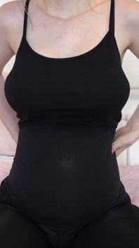 Těhotná módní show a masturbace