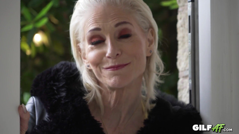 Gilf AF: 자지를 빨아주는 할망구 