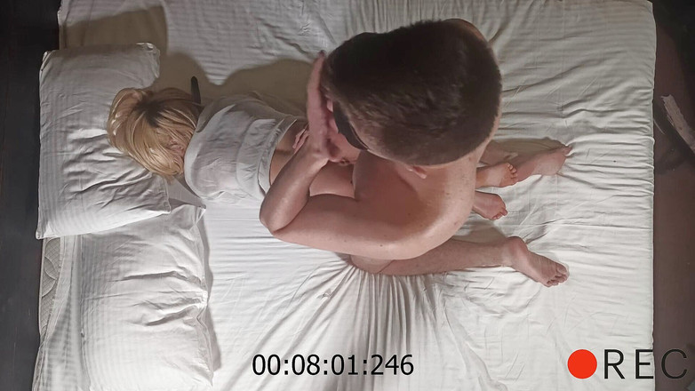 Night Games: Une blonde ligotée, fessée et baisée