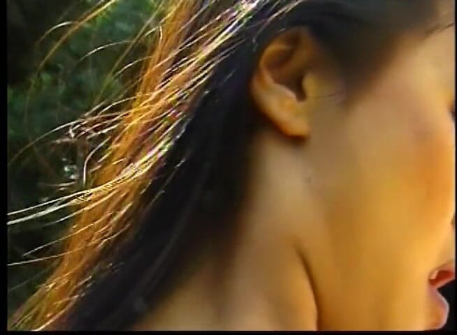 Lesbo Tube: Asiatische schlampe und ihre freundin fingern neben einem pool