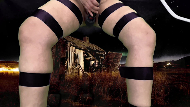 VeeVee Vixen: 젖탱이와 바이브러드 보지에 우유를 짜다