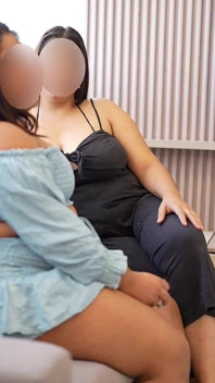 Đồng tính nữ hôn và liếm âm hộ của họ say đắm cho đến khi họ đạt cực khoái