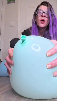 거대한 비 팝 풍선 스쿼시 Asmr | 삐걱거리는 발과 손, 느린 스머싱, 팝 없음