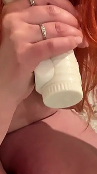 Muie profundă cu vibrator umed